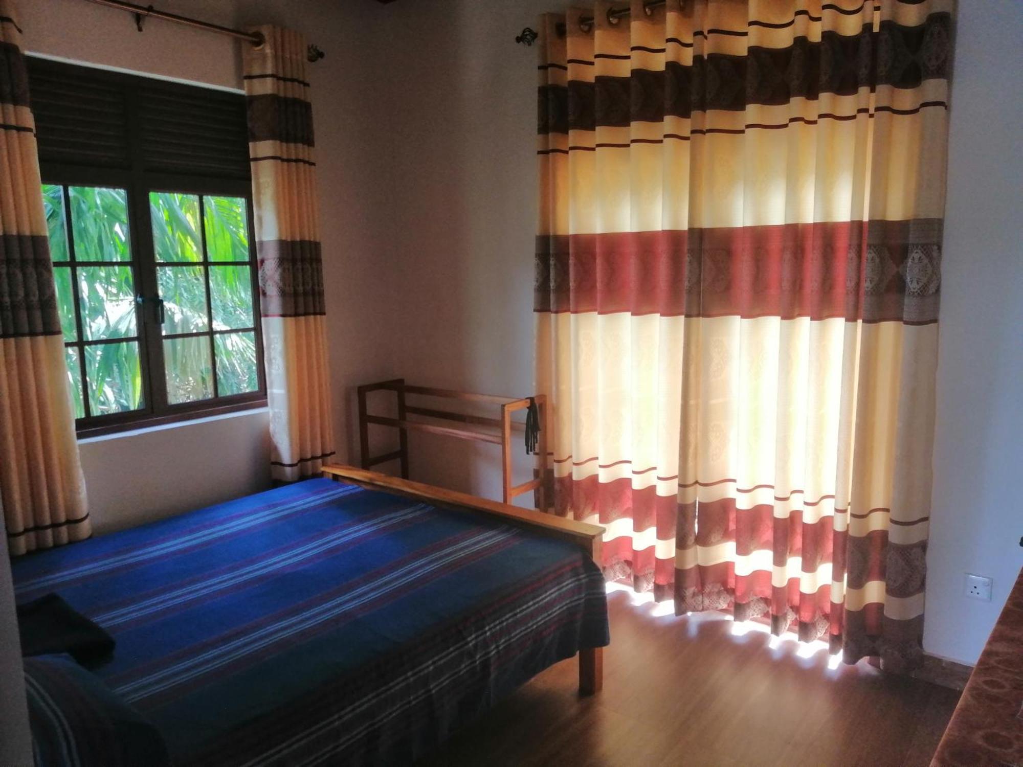 Ella Paradise Passara Luaran gambar